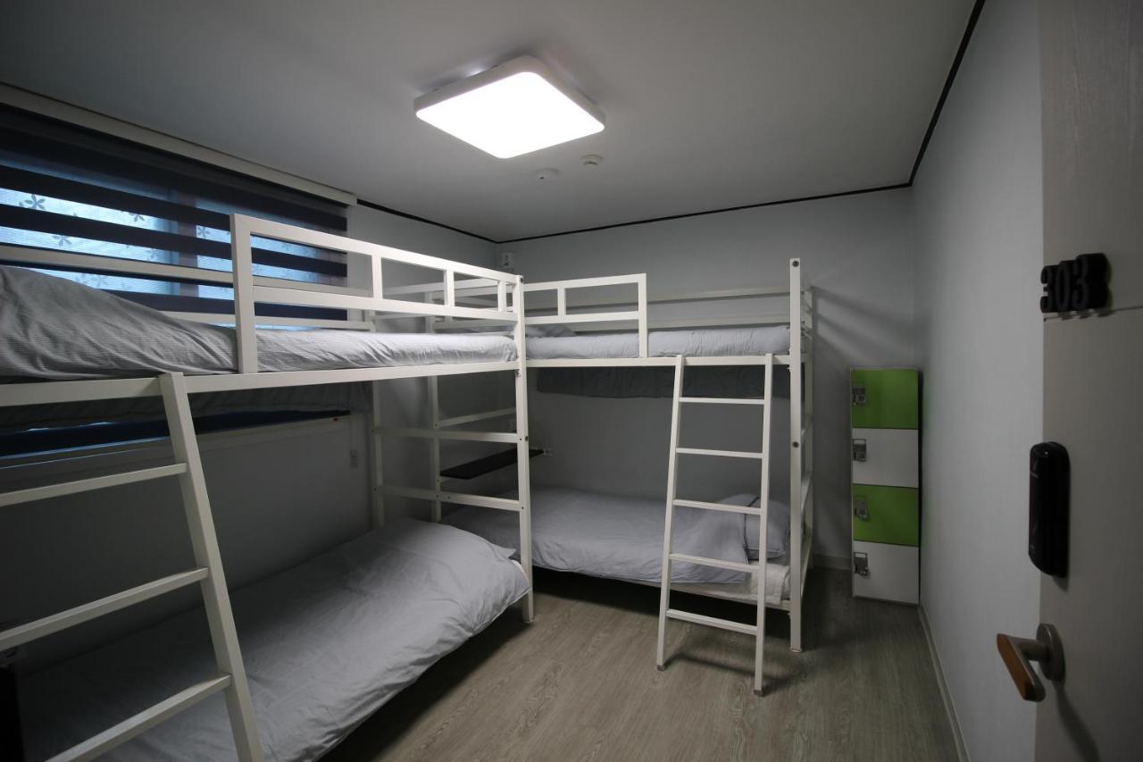 Bunk Backpackers Guesthouse Seoul Exterior photo